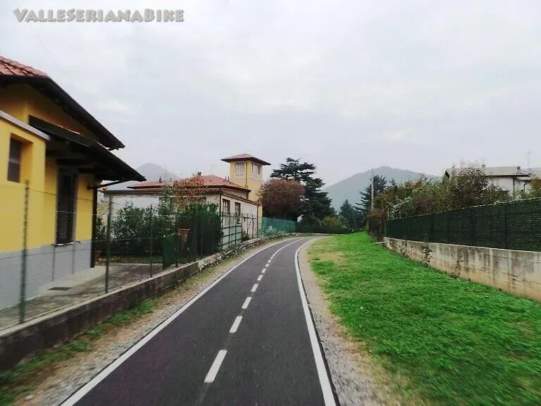 Appartamento Mangia, Leggi, Dormi Costa di Serina 0*,  Italia